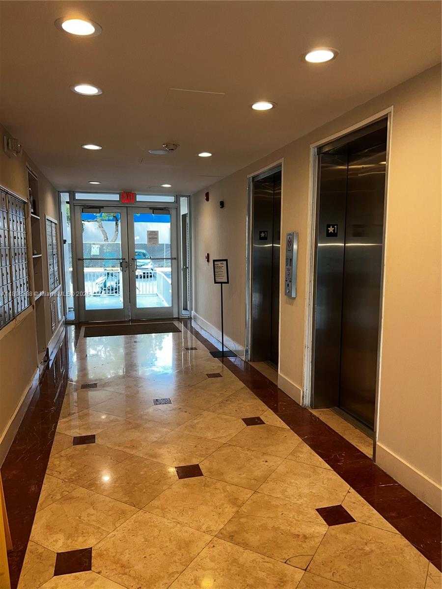 Small Image of 1455 NORTH TREASURE DR #1R, North Bay Village Number 13