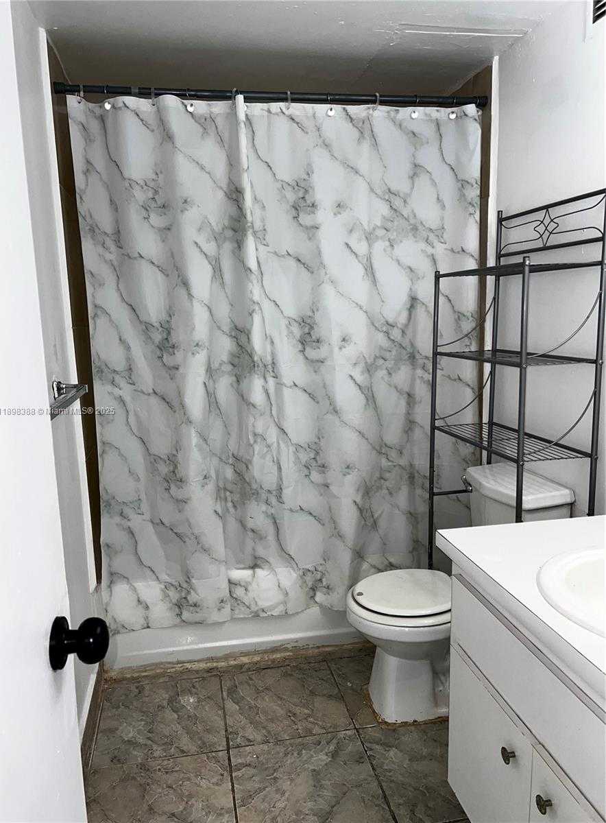 Small Image of 1455 NORTH TREASURE DR #1R, North Bay Village Number 15