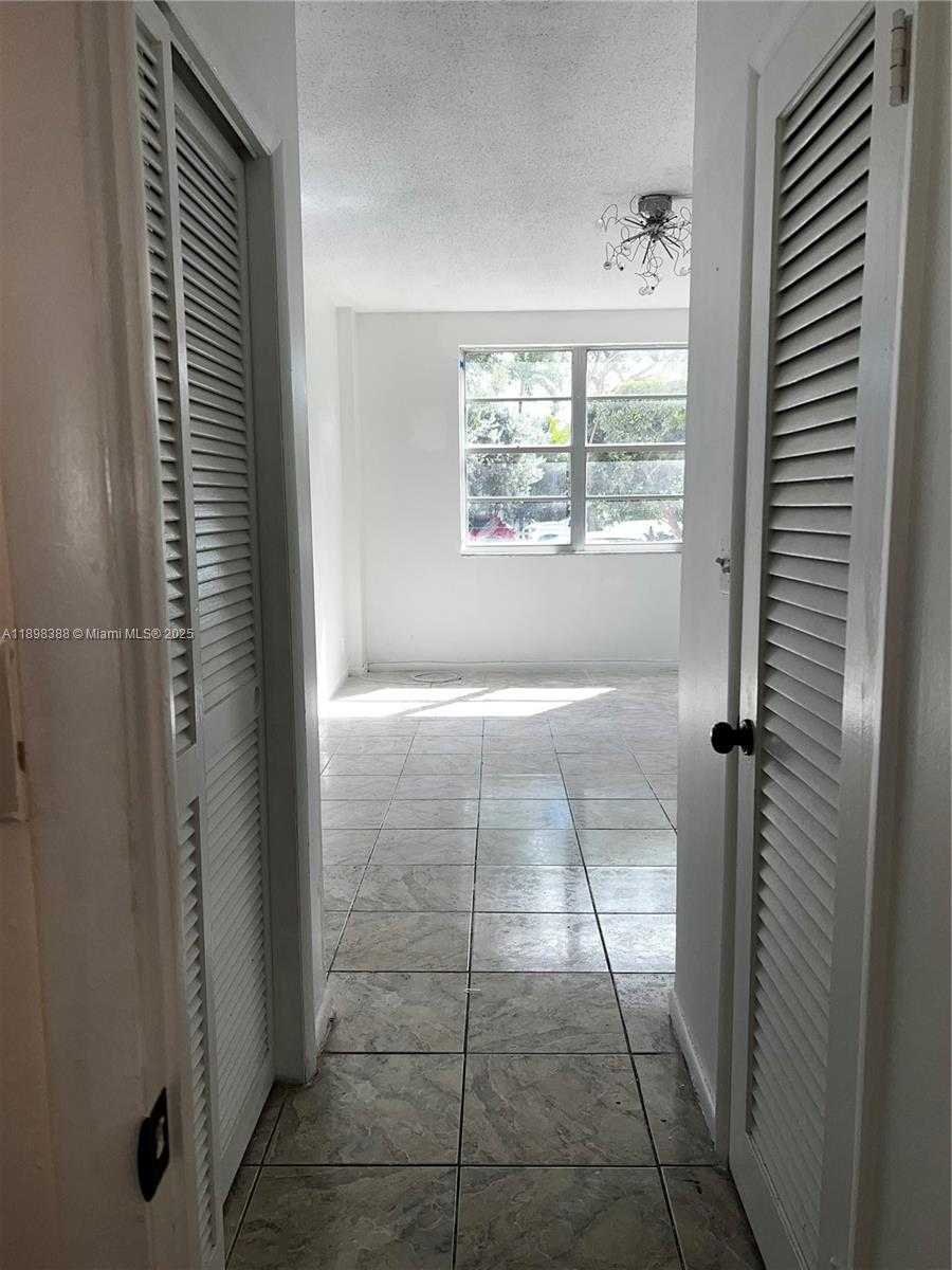 Small Image of 1455 NORTH TREASURE DR #1R, North Bay Village Number 16
