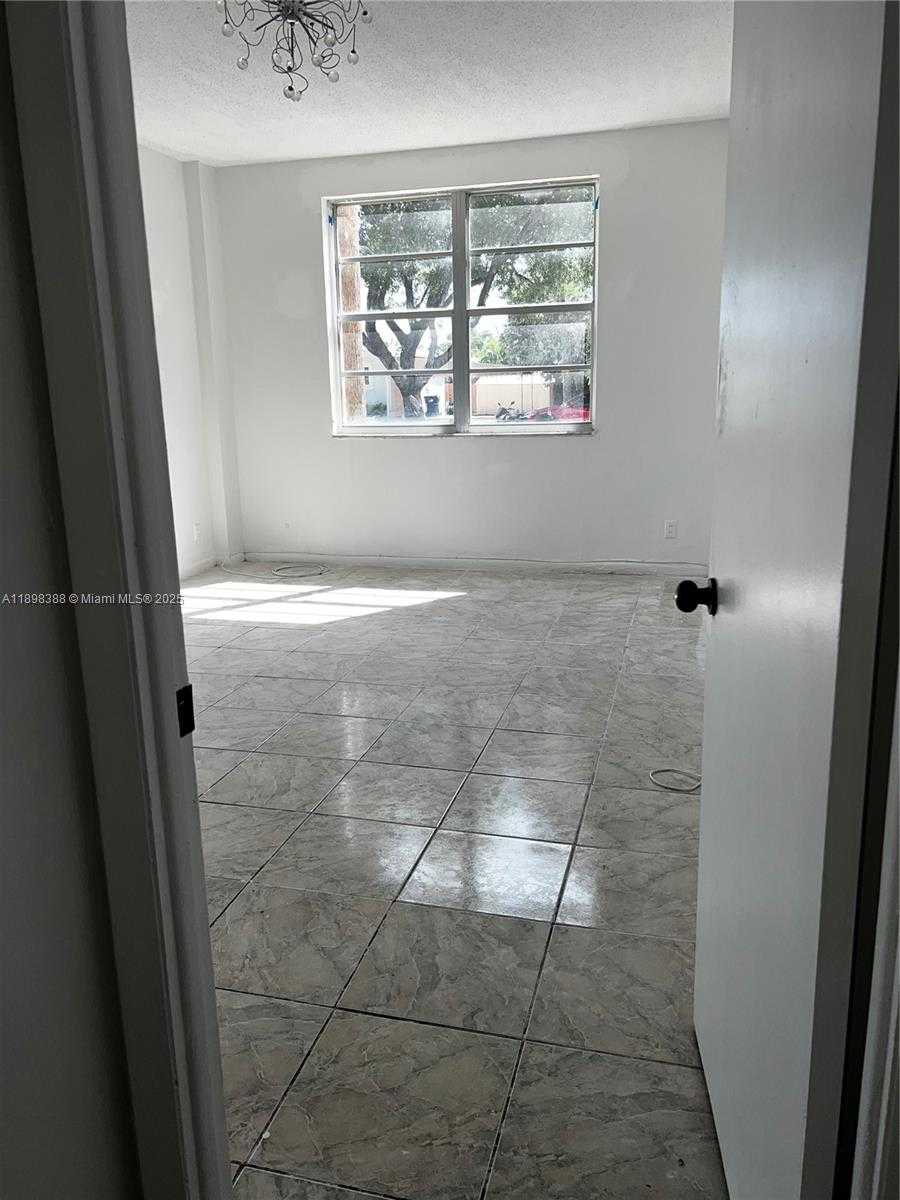 Small Image of 1455 NORTH TREASURE DR #1R, North Bay Village Number 18