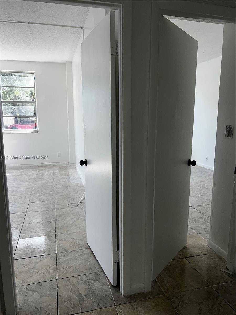 Small Image of 1455 NORTH TREASURE DR #1R, North Bay Village Number 19