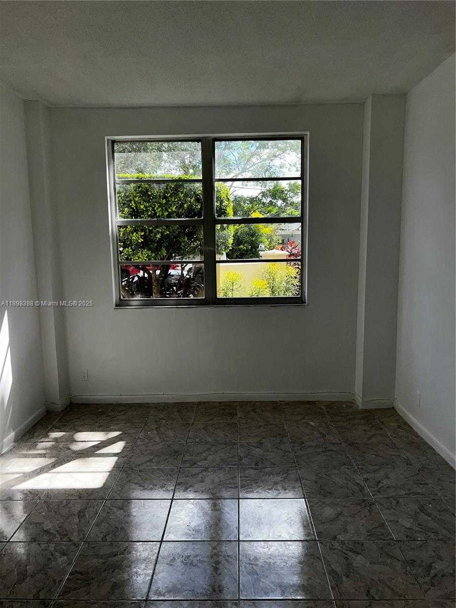 Small Image of 1455 NORTH TREASURE DR #1R, North Bay Village Number 20