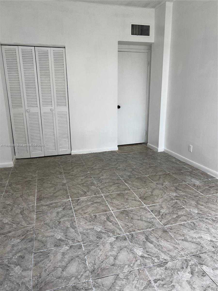 Small Image of 1455 NORTH TREASURE DR #1R, North Bay Village Number 21