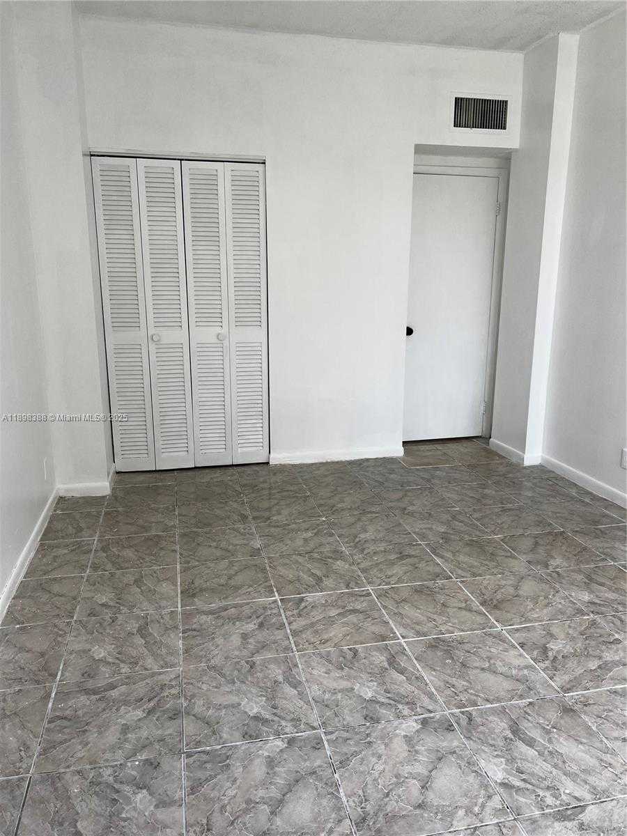 Small Image of 1455 NORTH TREASURE DR #1R, North Bay Village Number 23