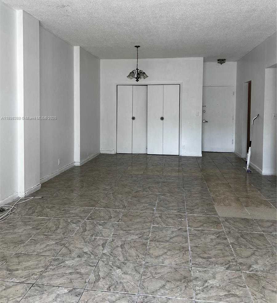 Small Image of 1455 NORTH TREASURE DR #1R, North Bay Village Number 27