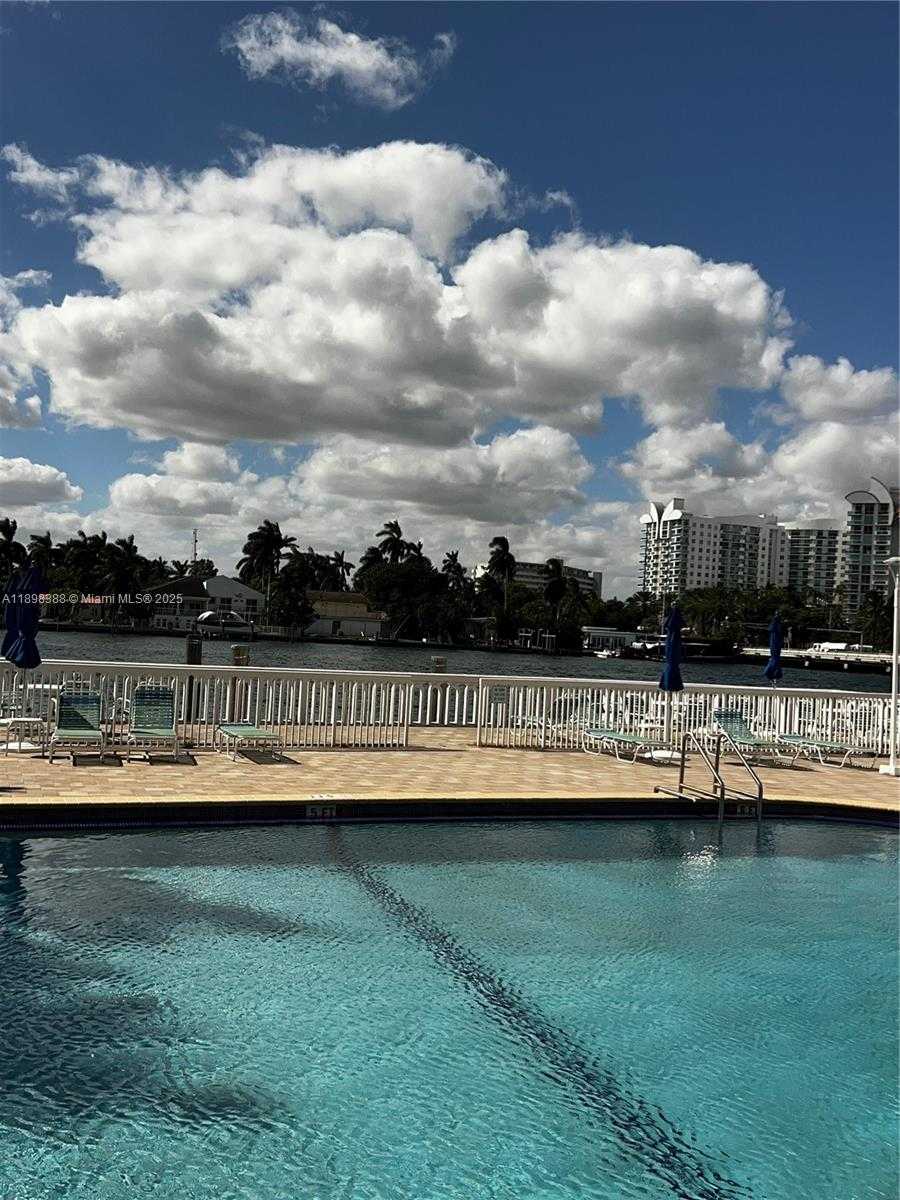 Small Image of 1455 NORTH TREASURE DR #1R, North Bay Village Number 5