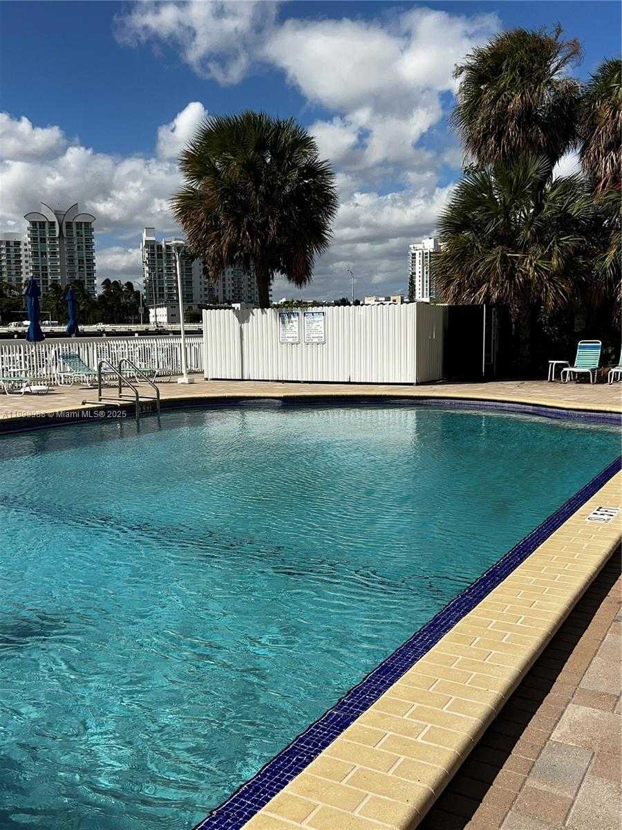 Small Image of 1455 NORTH TREASURE DR #1R, North Bay Village Number 7
