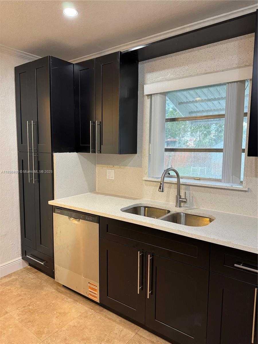 Small Image of 470 NORTH EAST 127TH ST, North Miami Number 16