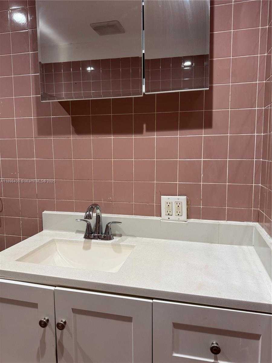 Small Image of 470 NORTH EAST 127TH ST, North Miami Number 18