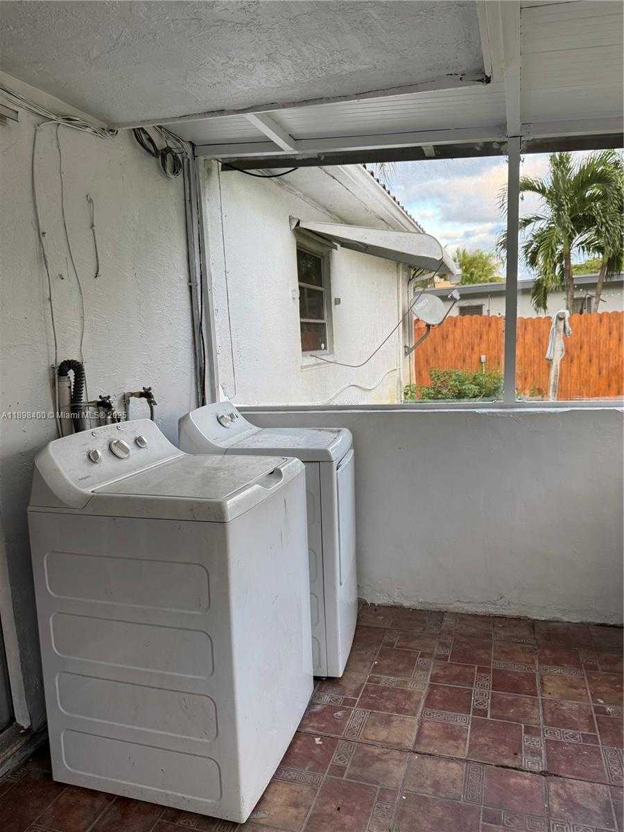 Small Image of 470 NORTH EAST 127TH ST, North Miami Number 31