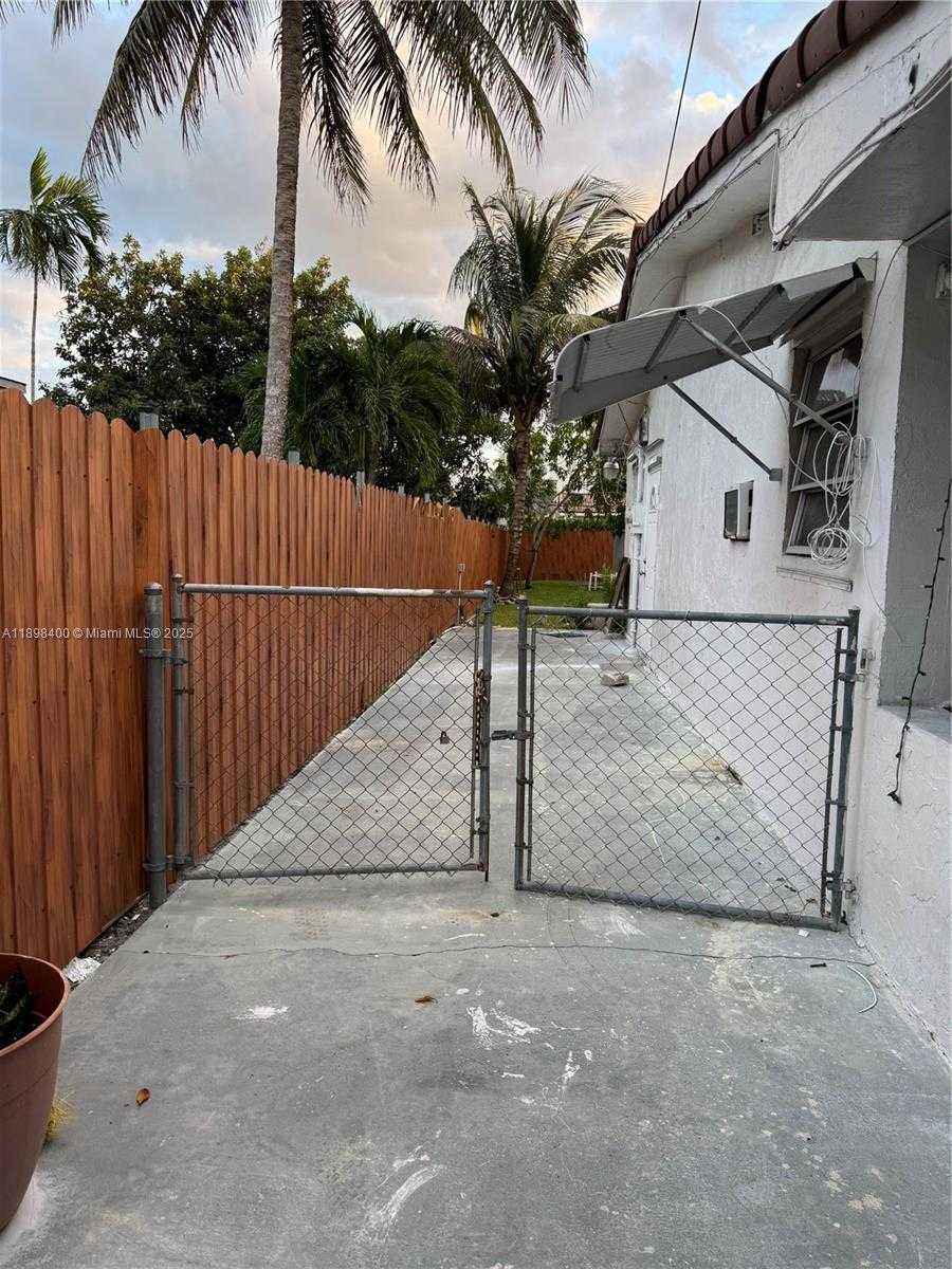 Small Image of 470 NORTH EAST 127TH ST, North Miami Number 40