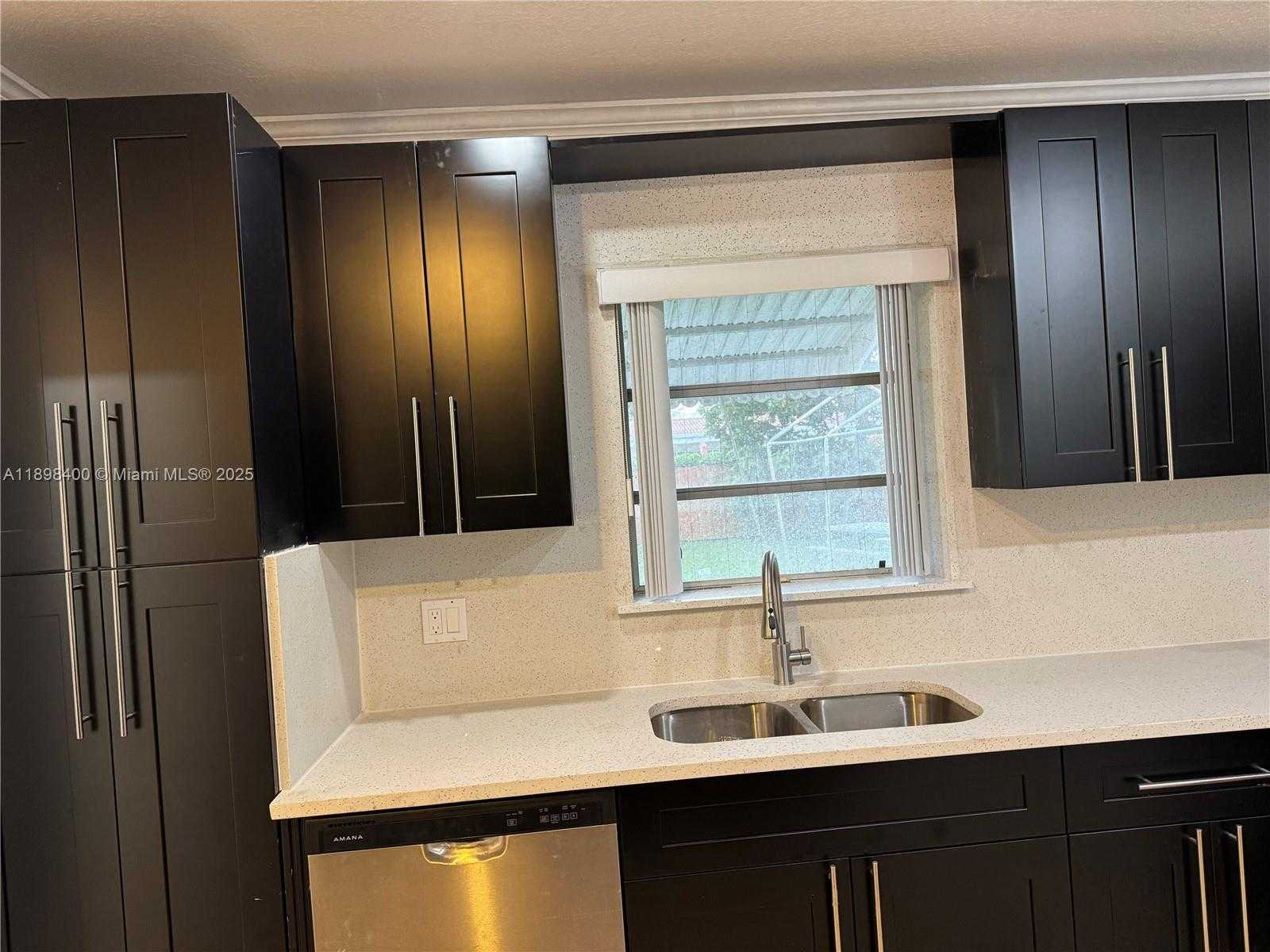 Small Image of 470 NORTH EAST 127TH ST, North Miami Number 7