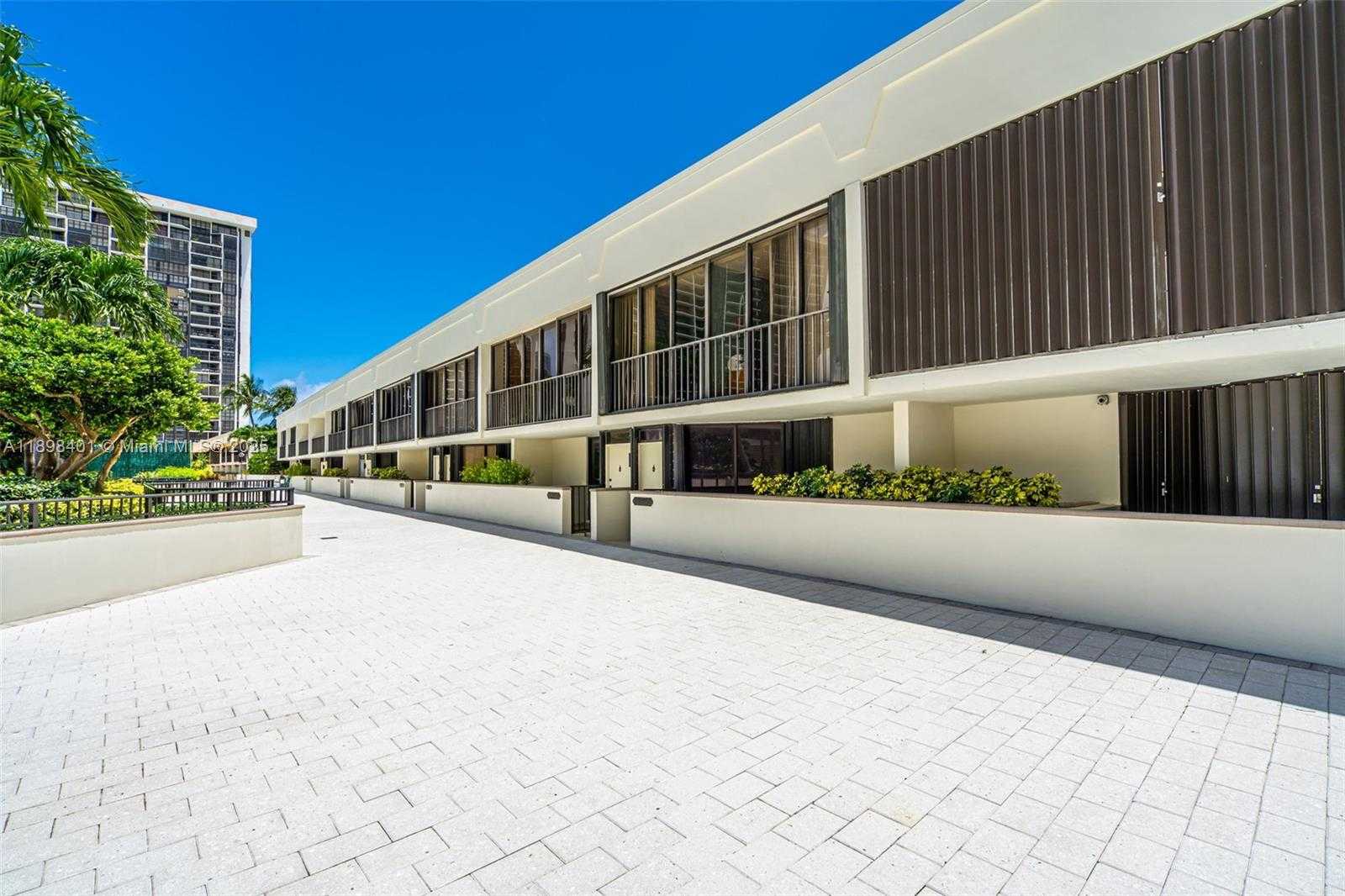 Small Image of 1915 BRICKELL AVE #610, Miami Number 25