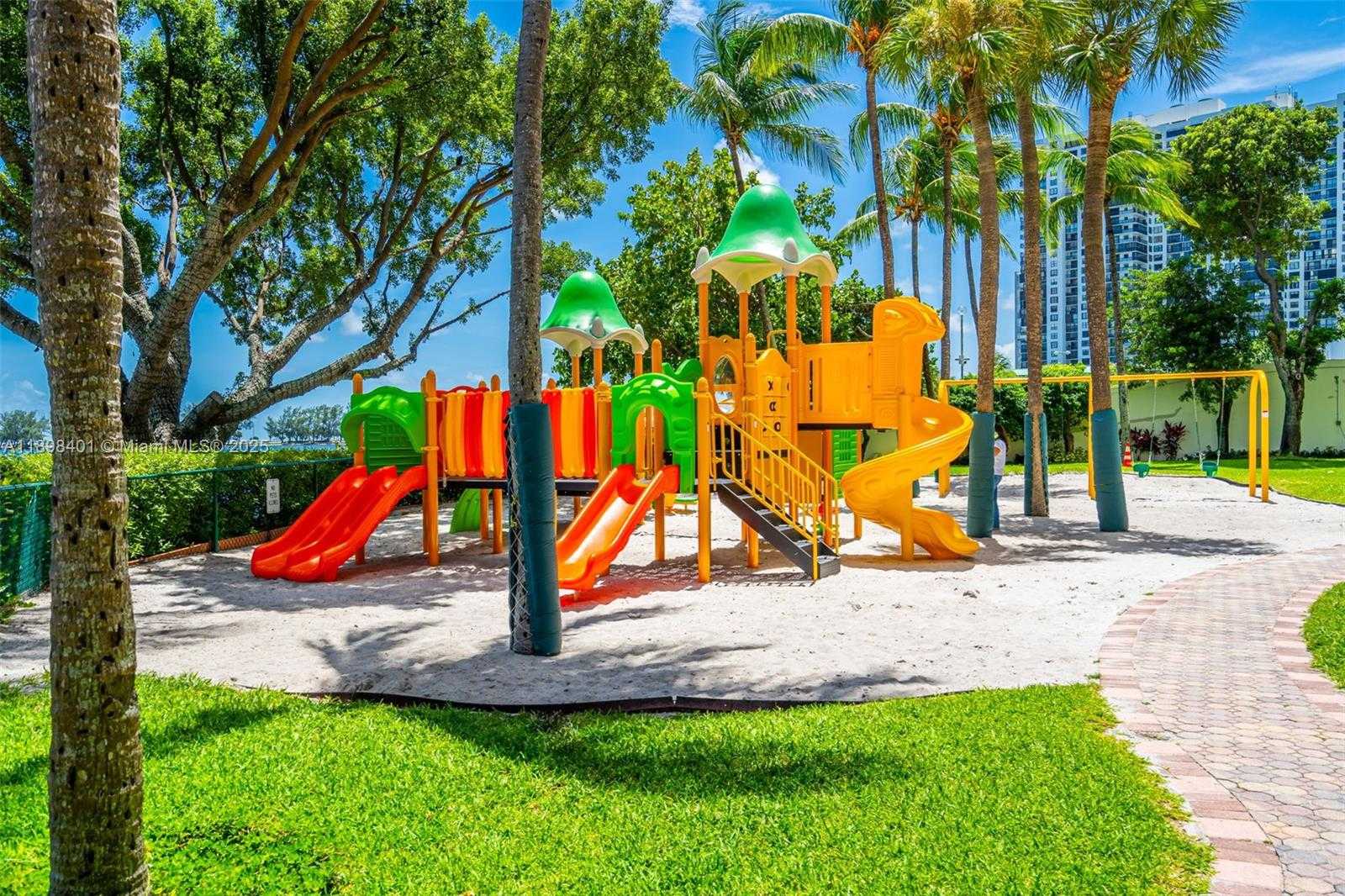 Small Image of 1915 BRICKELL AVE #610, Miami Number 44