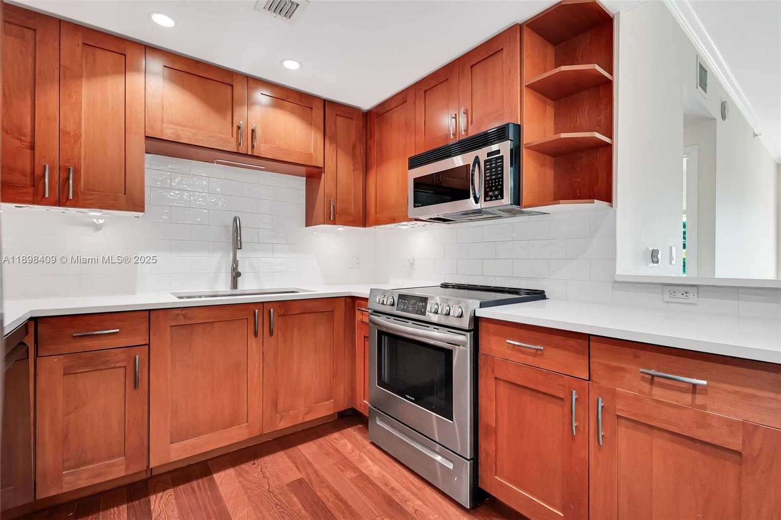 Small Image of 20 CALABRIA AVE #302, Coral Gables Number 2