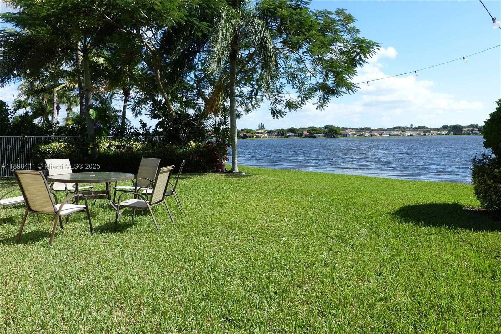 Small Image of 1096 MEADOWS DR, Weston Number 22