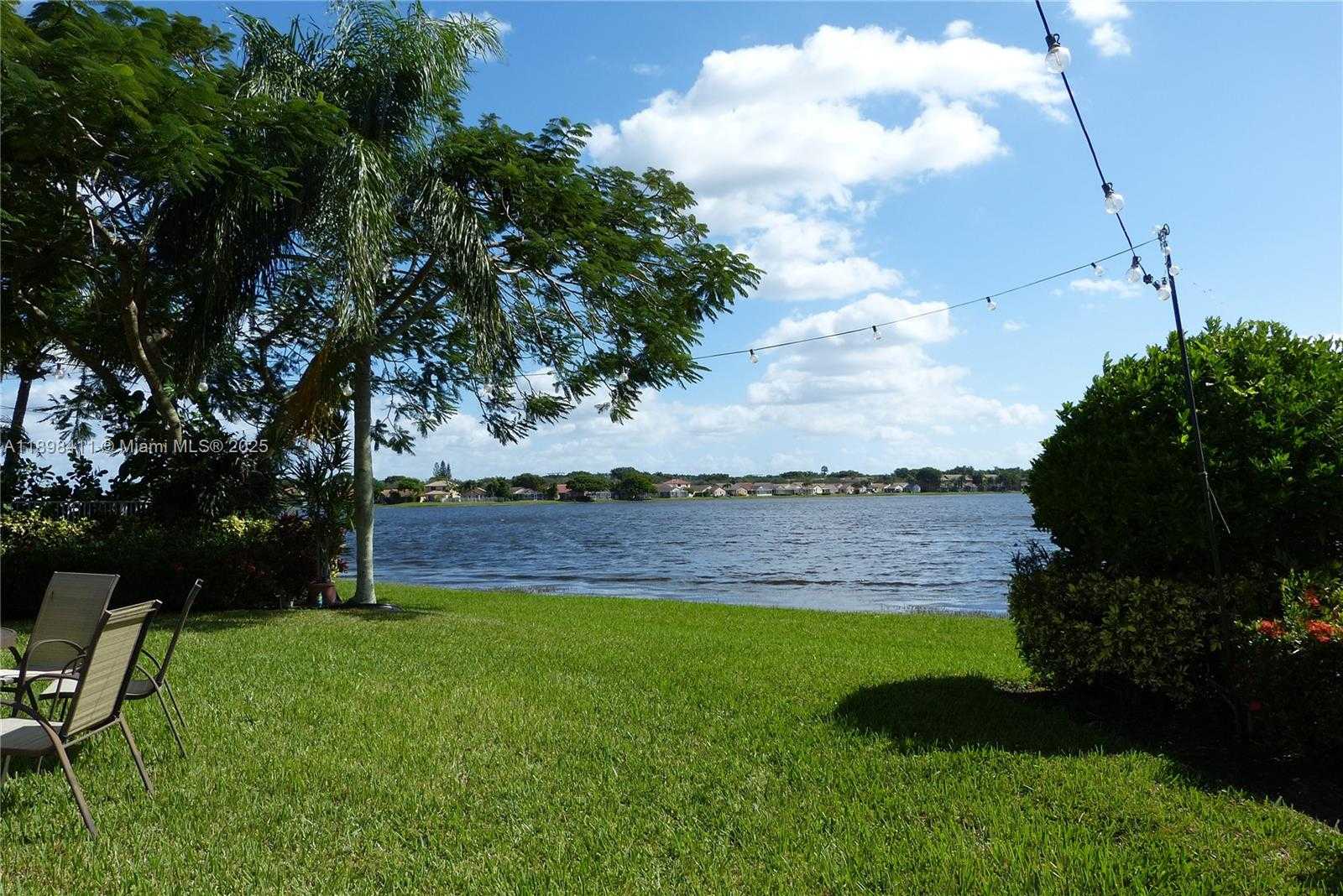 Small Image of 1096 MEADOWS DR, Weston Number 23