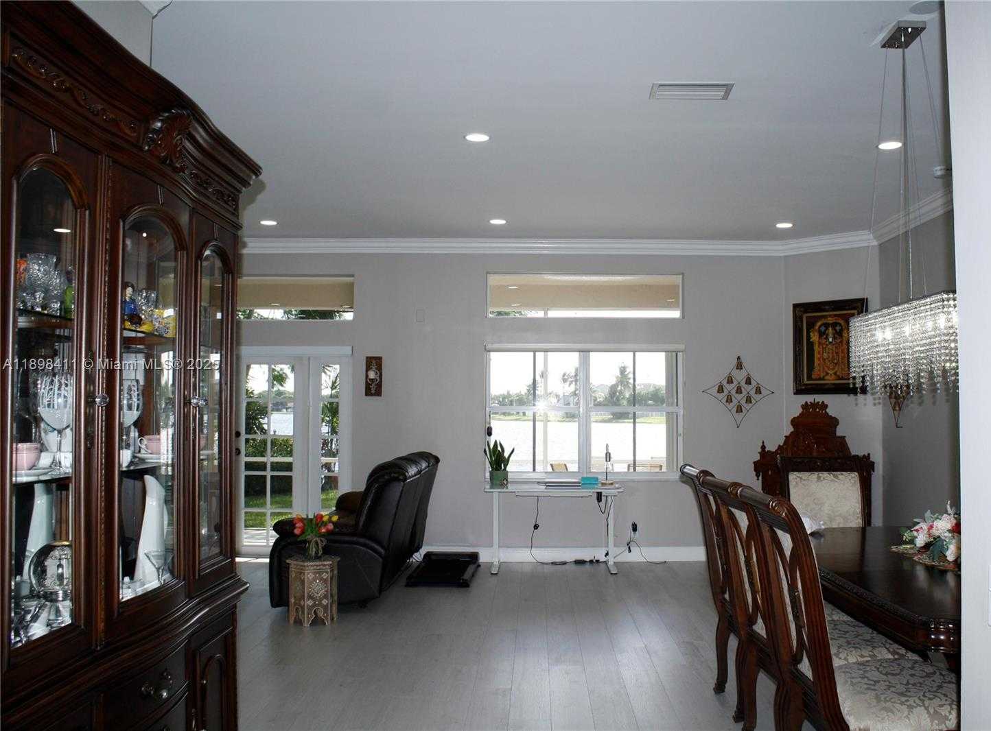 Small Image of 1096 MEADOWS DR, Weston Number 3