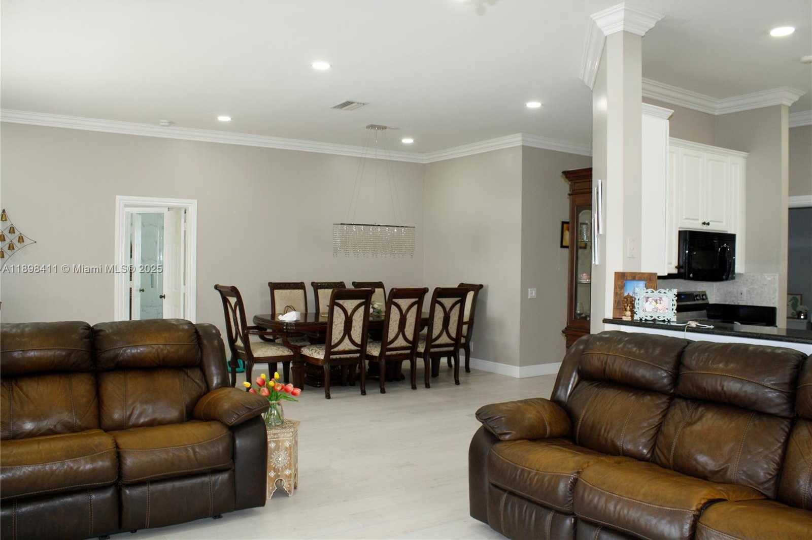 Small Image of 1096 MEADOWS DR, Weston Number 6