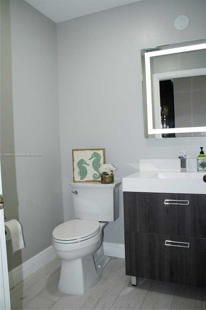 Small Image of 1096 MEADOWS DR, Weston Number 9