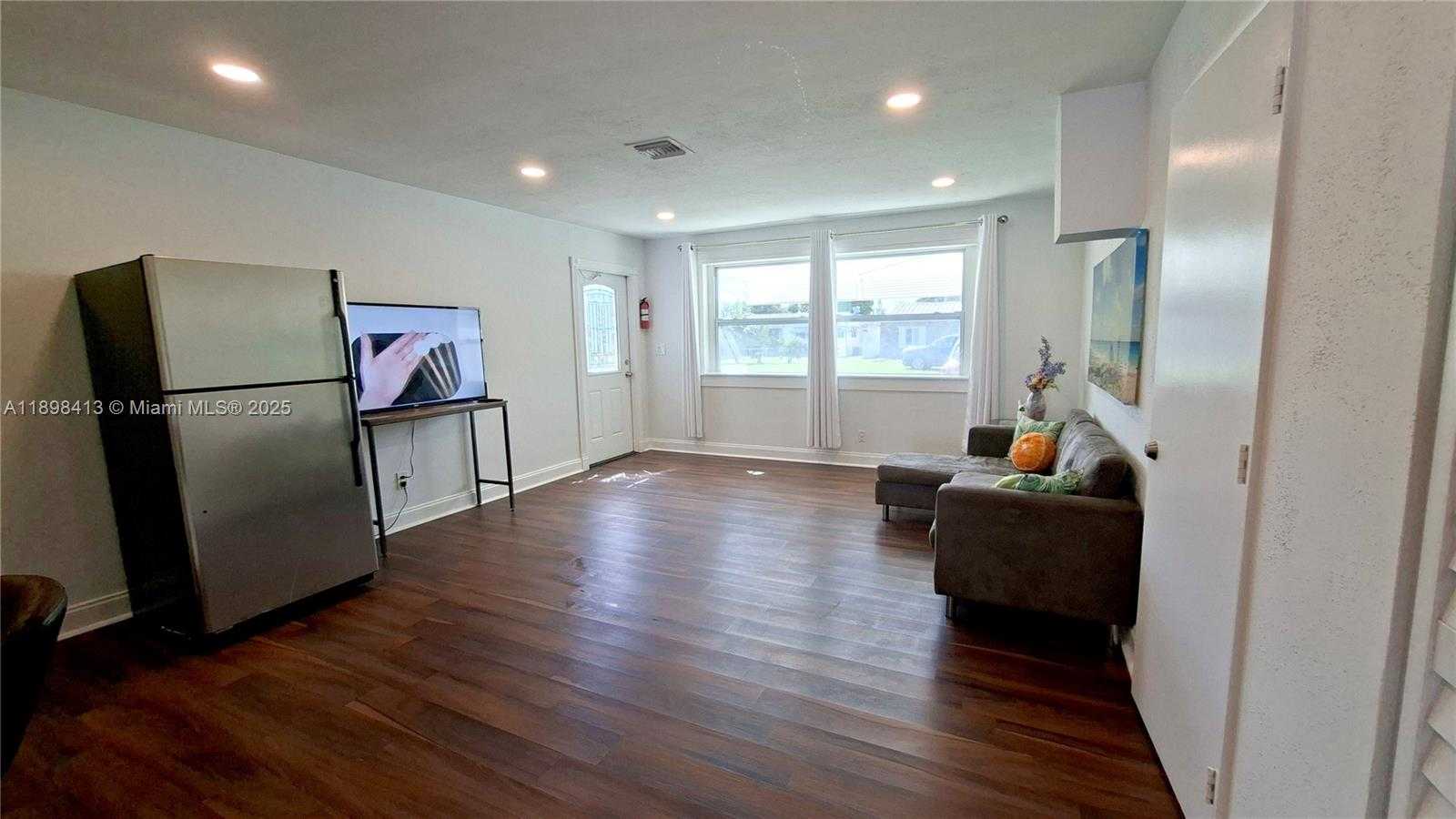 Small Image of 2407 SCOTT ST #1, Hollywood Number 14