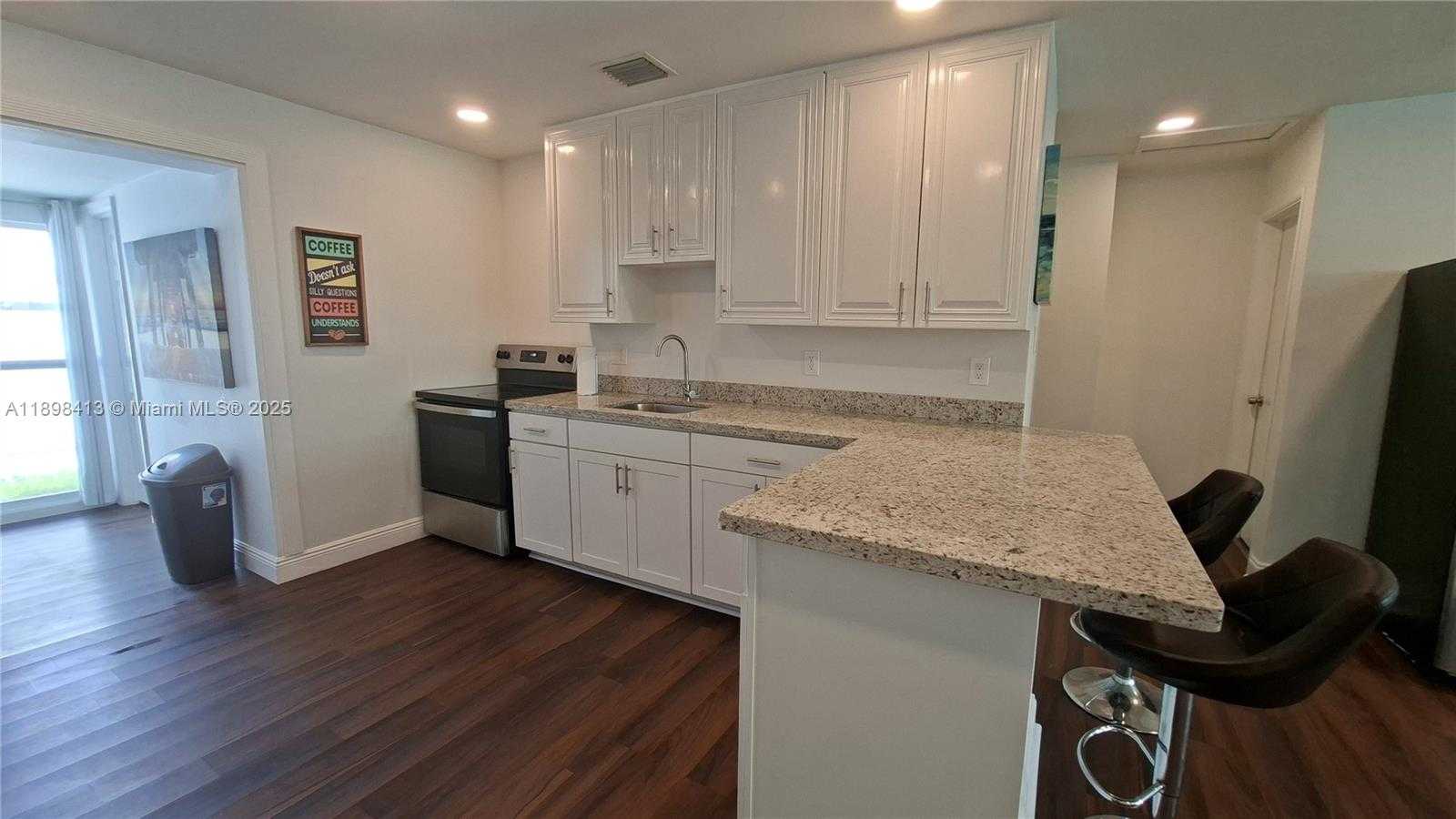 Small Image of 2407 SCOTT ST #1, Hollywood Number 15