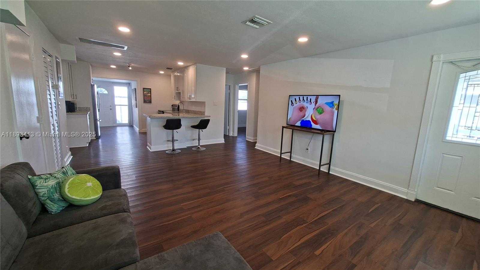 Small Image of 2407 SCOTT ST #1, Hollywood Number 2