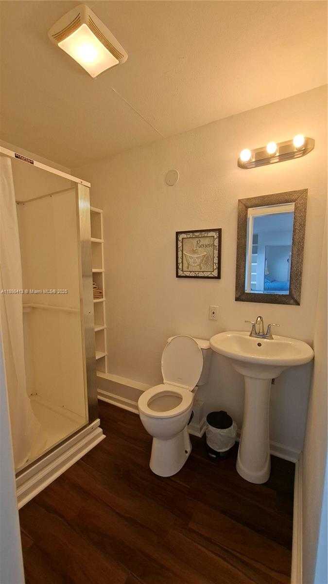Small Image of 2407 SCOTT ST #1, Hollywood Number 20