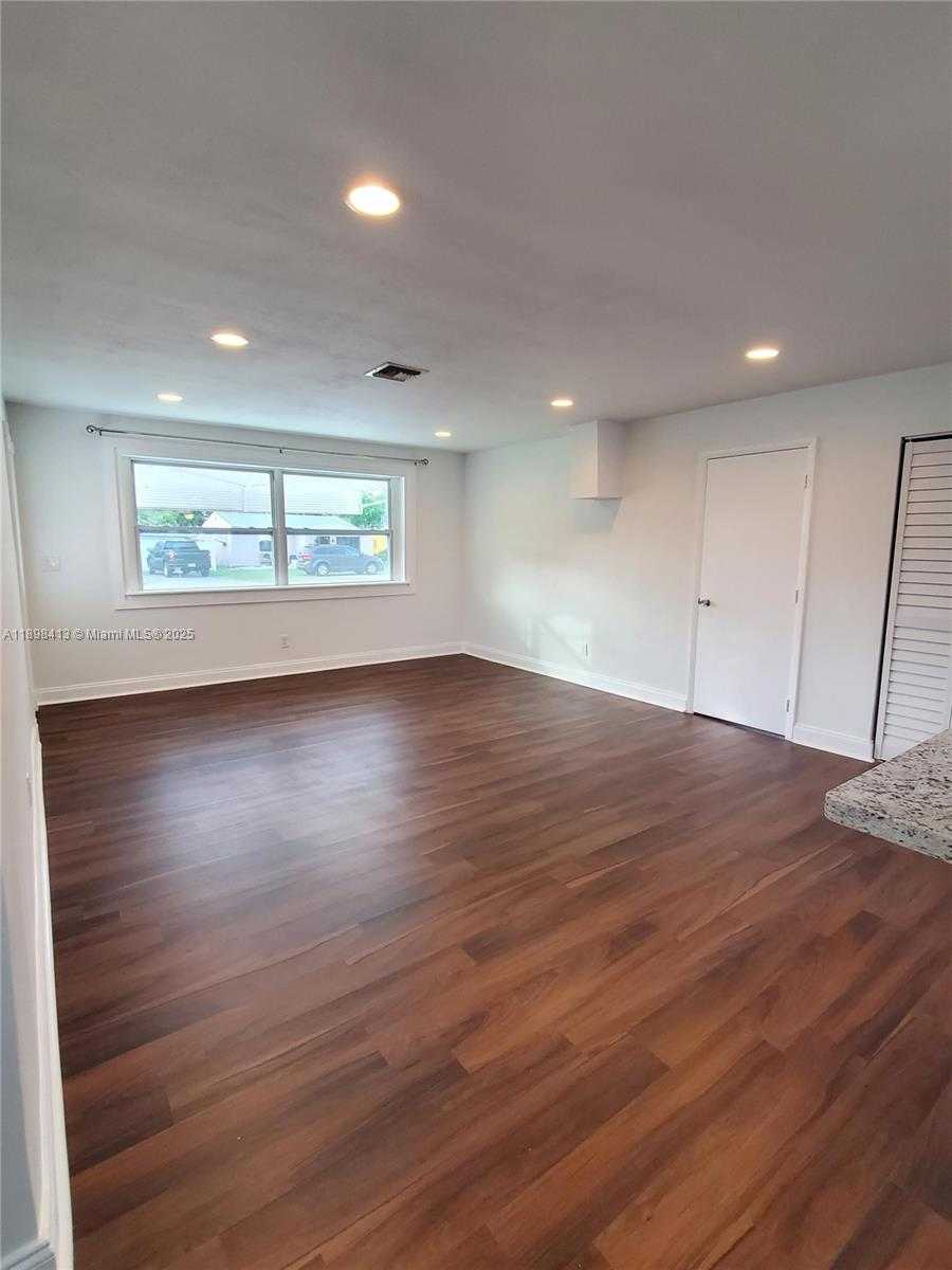 Small Image of 2407 SCOTT ST #1, Hollywood Number 26