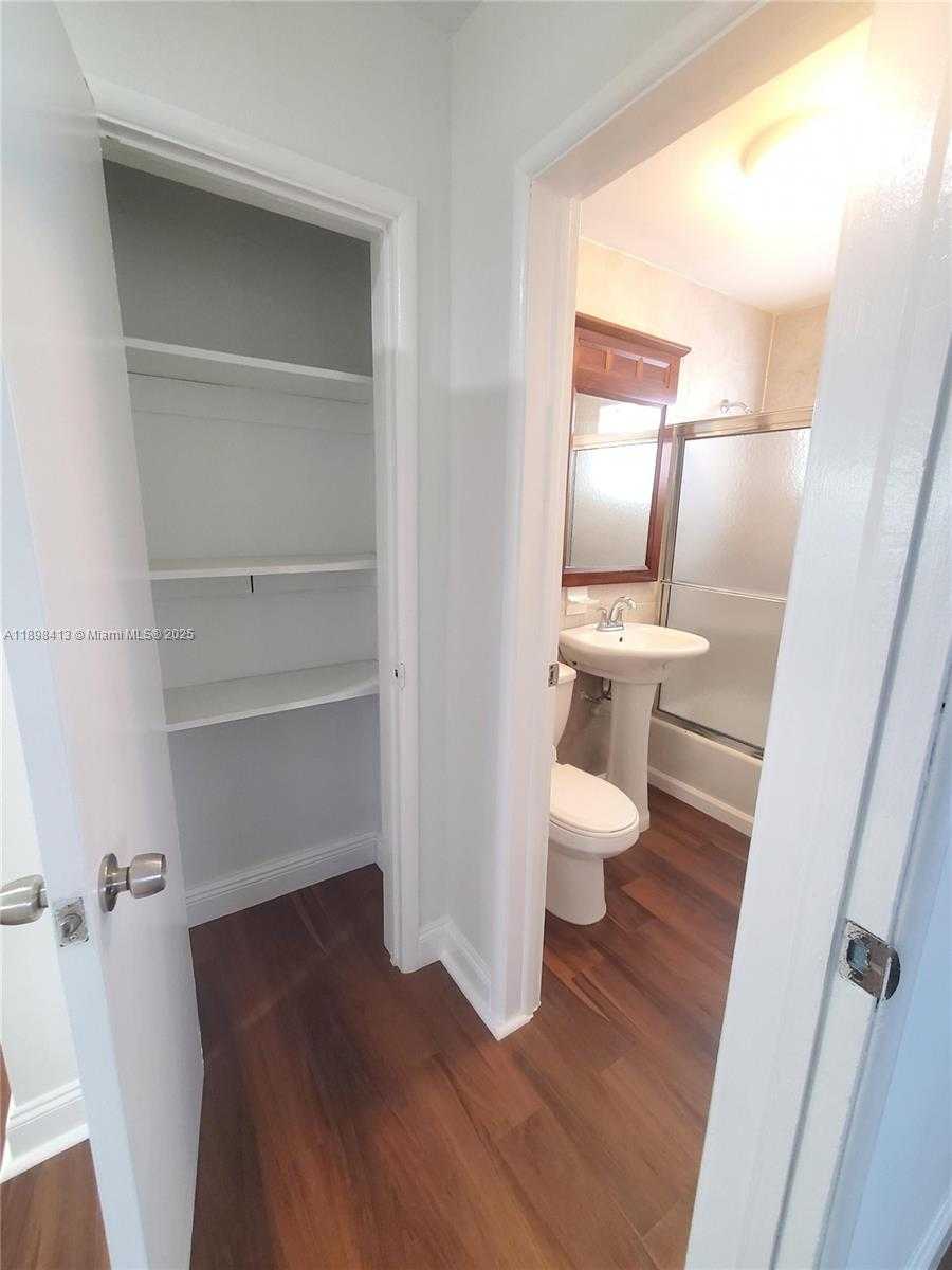 Small Image of 2407 SCOTT ST #1, Hollywood Number 27