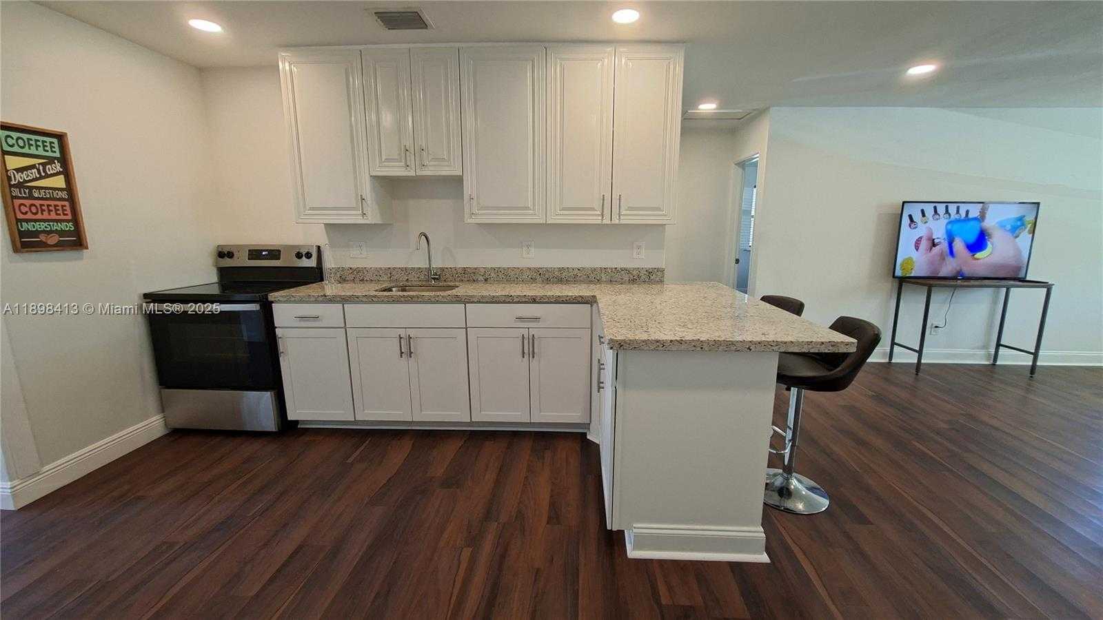 Small Image of 2407 SCOTT ST #1, Hollywood Number 3