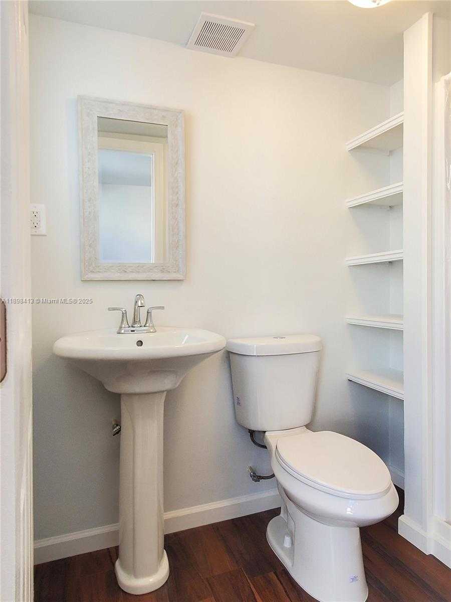 Small Image of 2407 SCOTT ST #1, Hollywood Number 30
