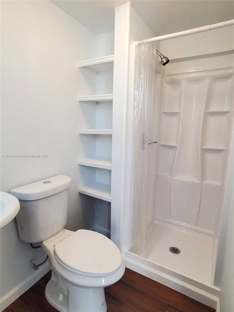 Small Image of 2407 SCOTT ST #1, Hollywood Number 32