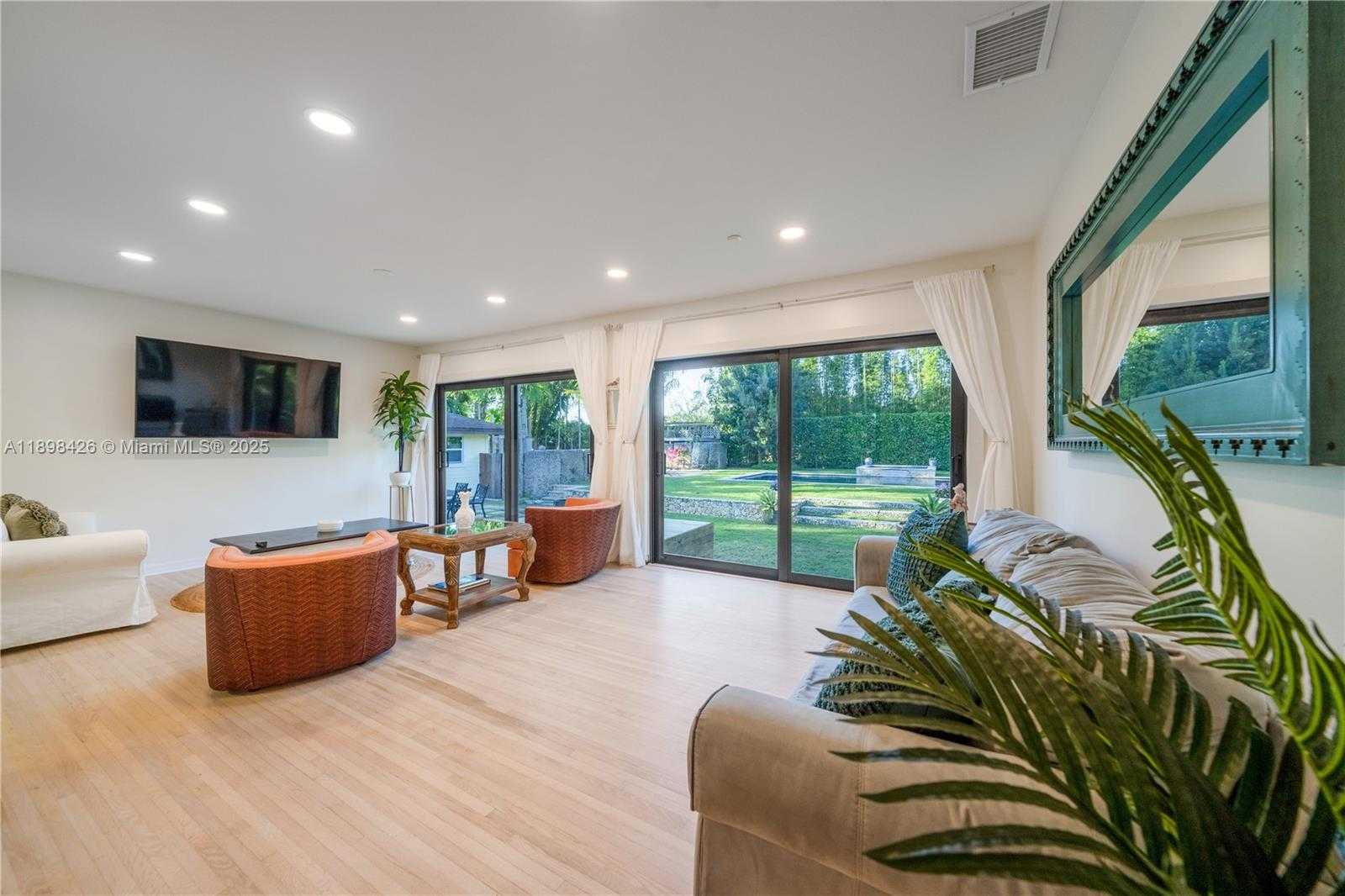 Small Image of 29880 SOUTH WEST 183RD CT, Homestead Number 4