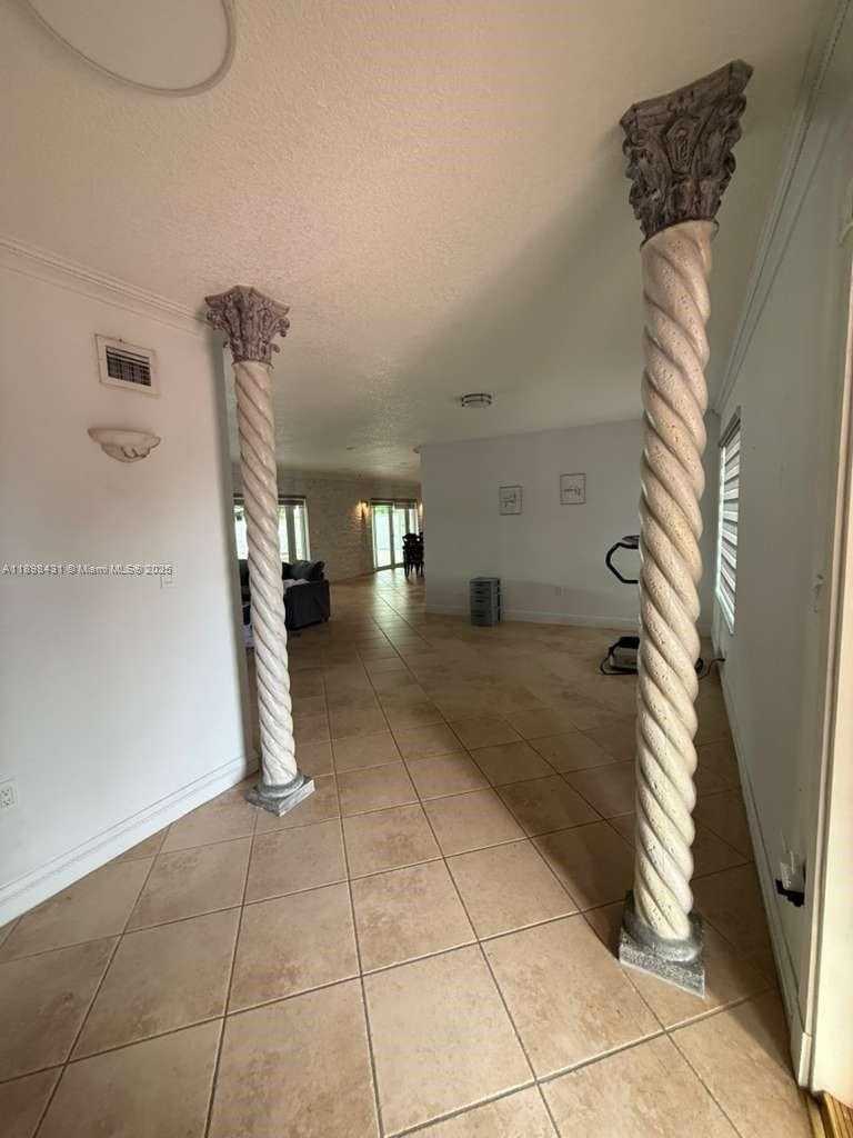Small Image of 8700 SOUTH WEST 19TH TER, Miami Number 12
