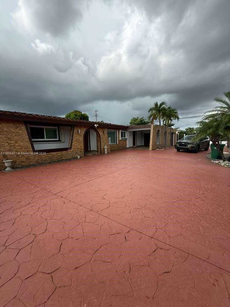 Small Image of 8700 SOUTH WEST 19TH TER, Miami Number 2