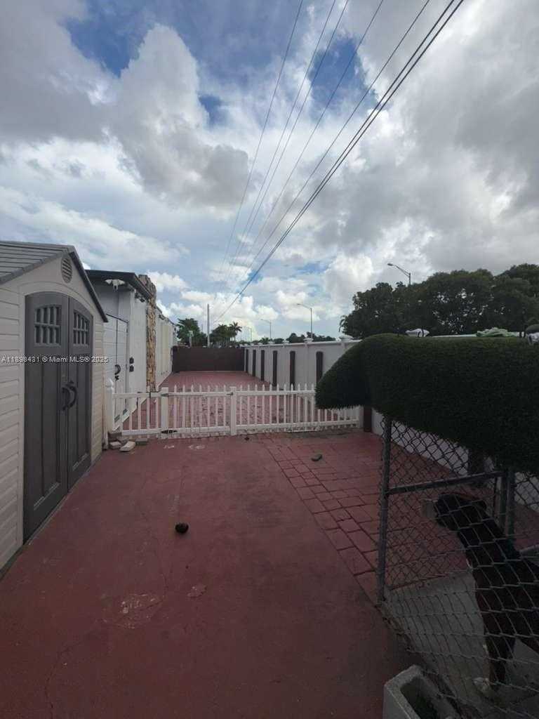 Small Image of 8700 SOUTH WEST 19TH TER, Miami Number 25