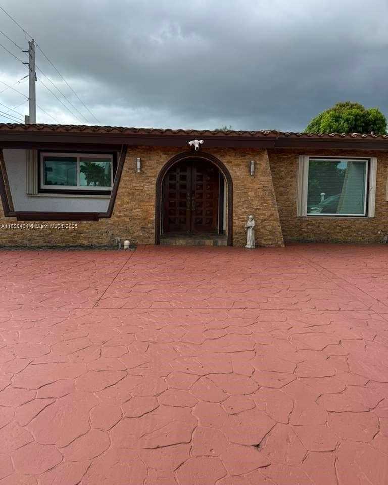 Small Image of 8700 SOUTH WEST 19TH TER, Miami Number 3