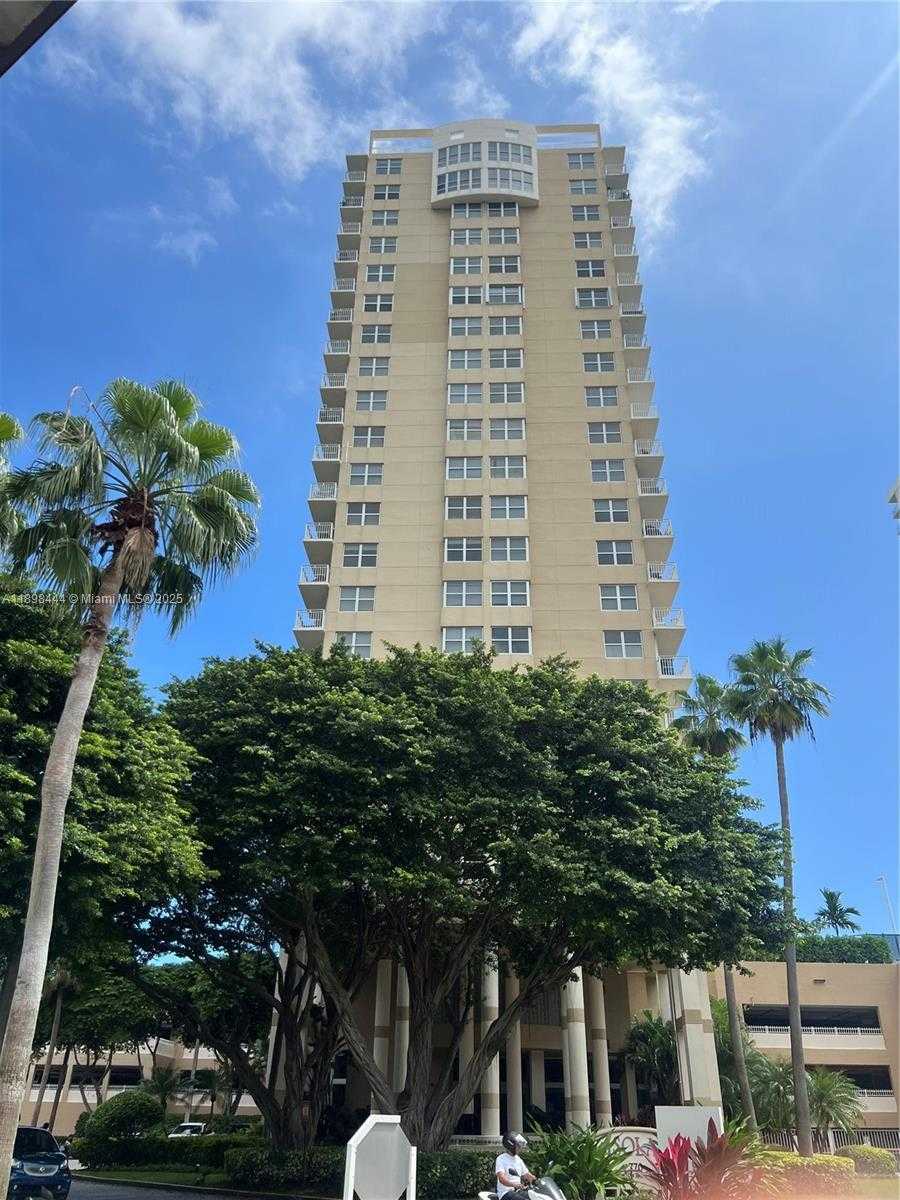 Small Image of 770 CLAUGHTON ISLAND DR #406, Miami Number 1