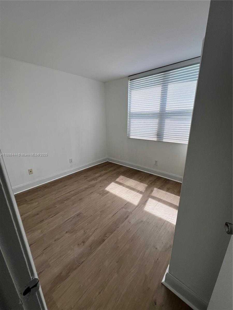 Small Image of 770 CLAUGHTON ISLAND DR #406, Miami Number 15