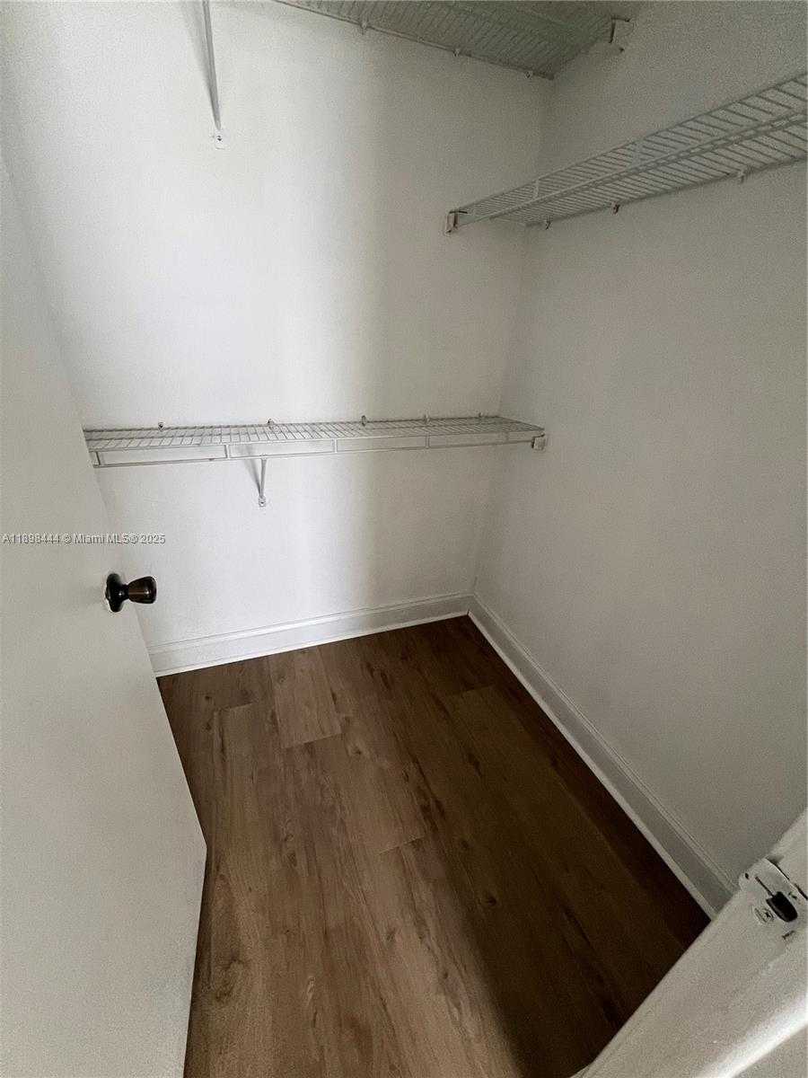 Small Image of 770 CLAUGHTON ISLAND DR #406, Miami Number 19