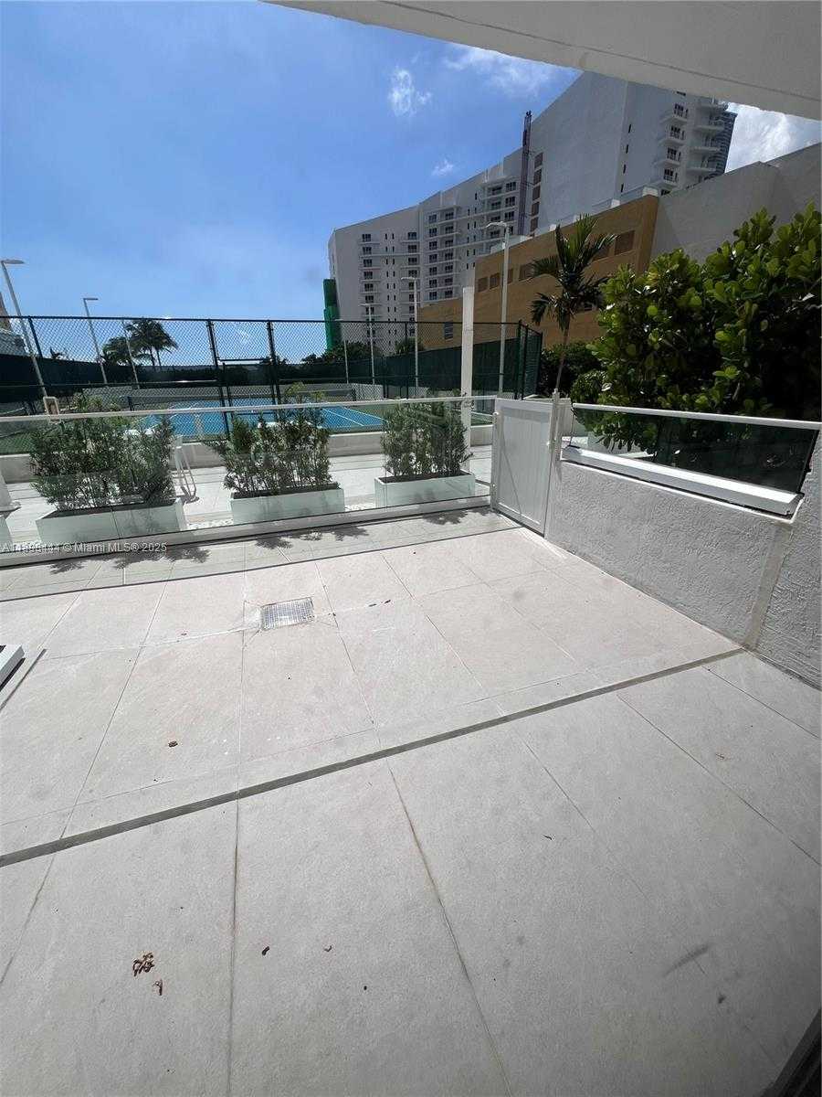 Small Image of 770 CLAUGHTON ISLAND DR #406, Miami Number 27