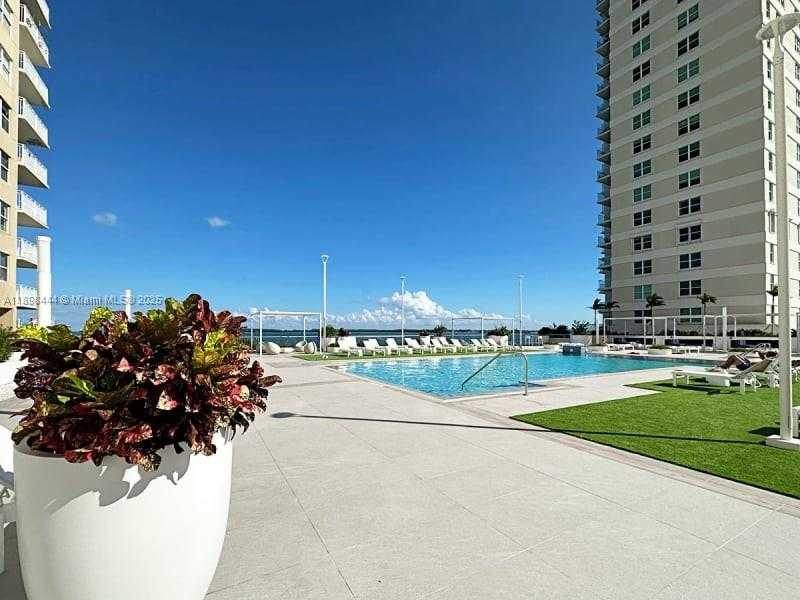 Small Image of 770 CLAUGHTON ISLAND DR #406, Miami Number 28