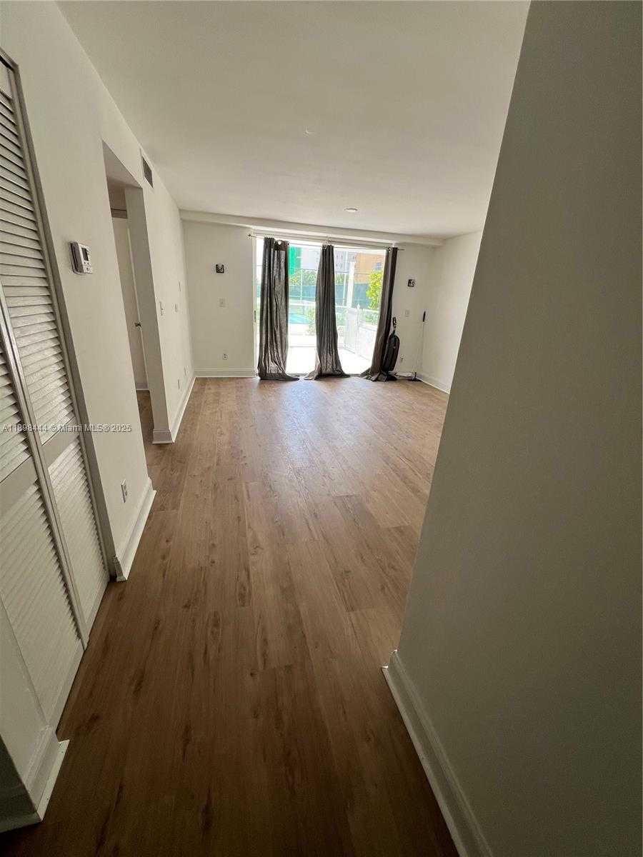 Small Image of 770 CLAUGHTON ISLAND DR #406, Miami Number 3