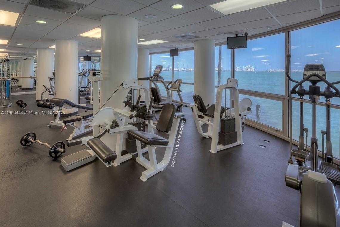 Small Image of 770 CLAUGHTON ISLAND DR #406, Miami Number 31