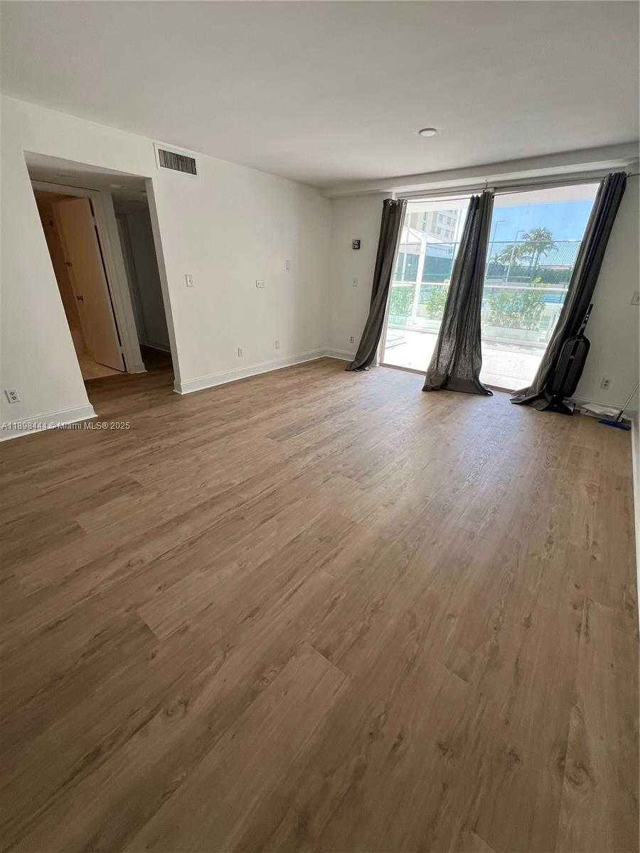 Small Image of 770 CLAUGHTON ISLAND DR #406, Miami Number 4