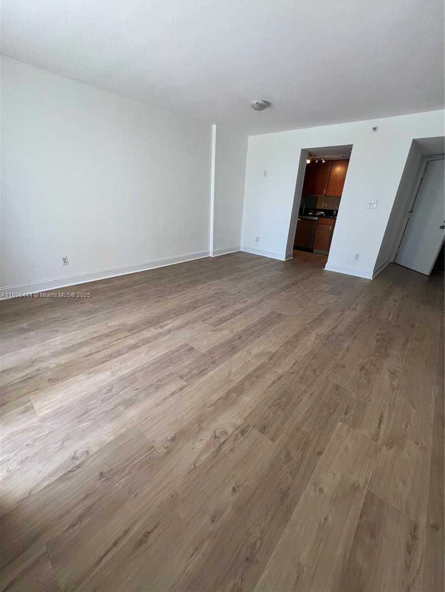 Small Image of 770 CLAUGHTON ISLAND DR #406, Miami Number 5