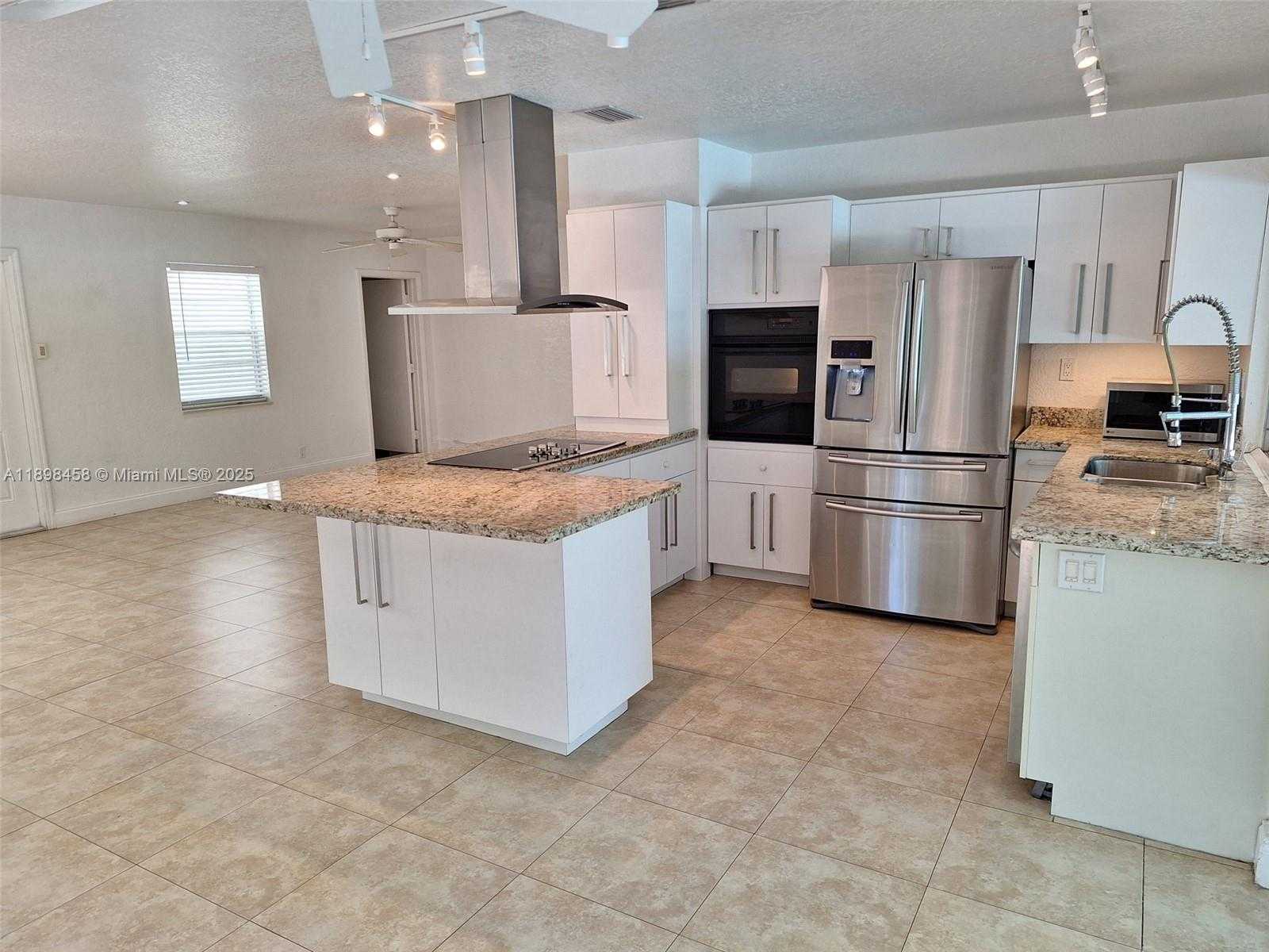Small Image of 1575 NORTH EAST 38TH ST, Oakland Park Number 10