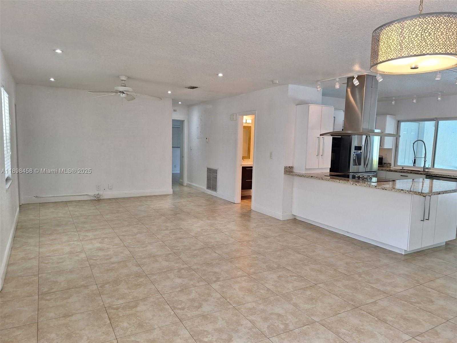 Small Image of 1575 NORTH EAST 38TH ST, Oakland Park Number 13
