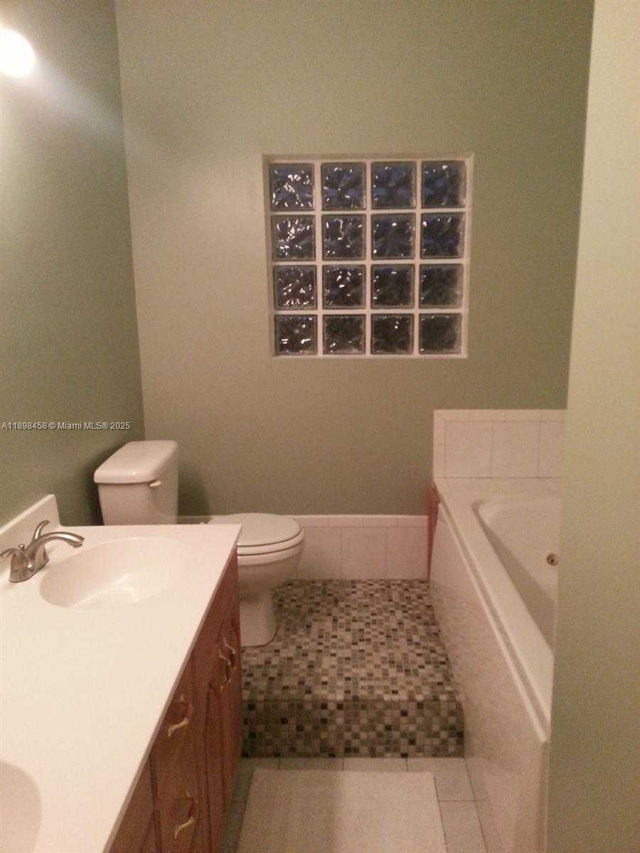 Small Image of 1575 NORTH EAST 38TH ST, Oakland Park Number 26